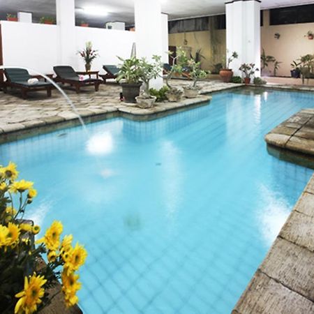 Hotel Ratna Кута Екстериор снимка