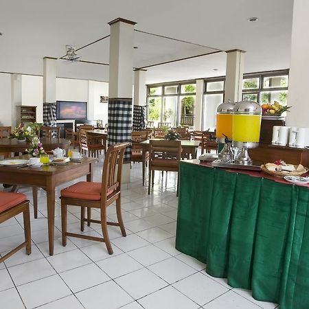 Hotel Ratna Кута Екстериор снимка